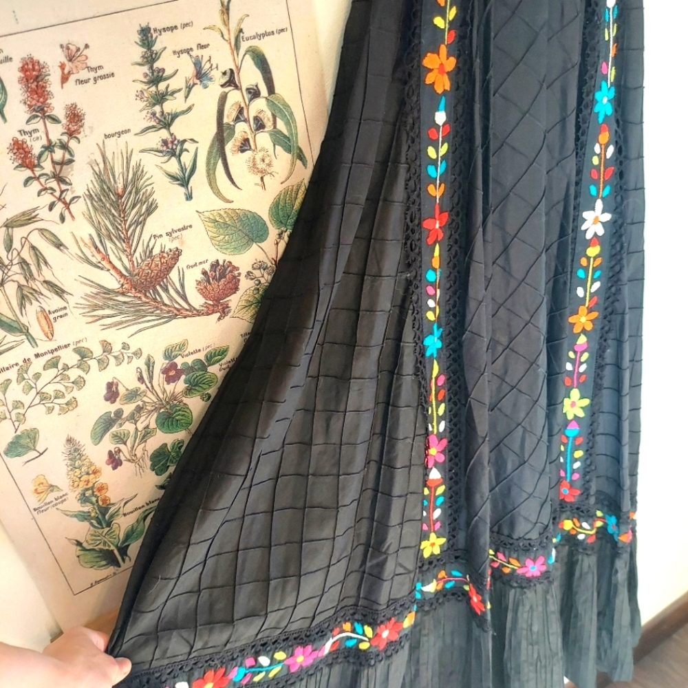 VINTAGE - 14 - Black Maxi Dress with Colorful Embroidery - Picture 3 of 7